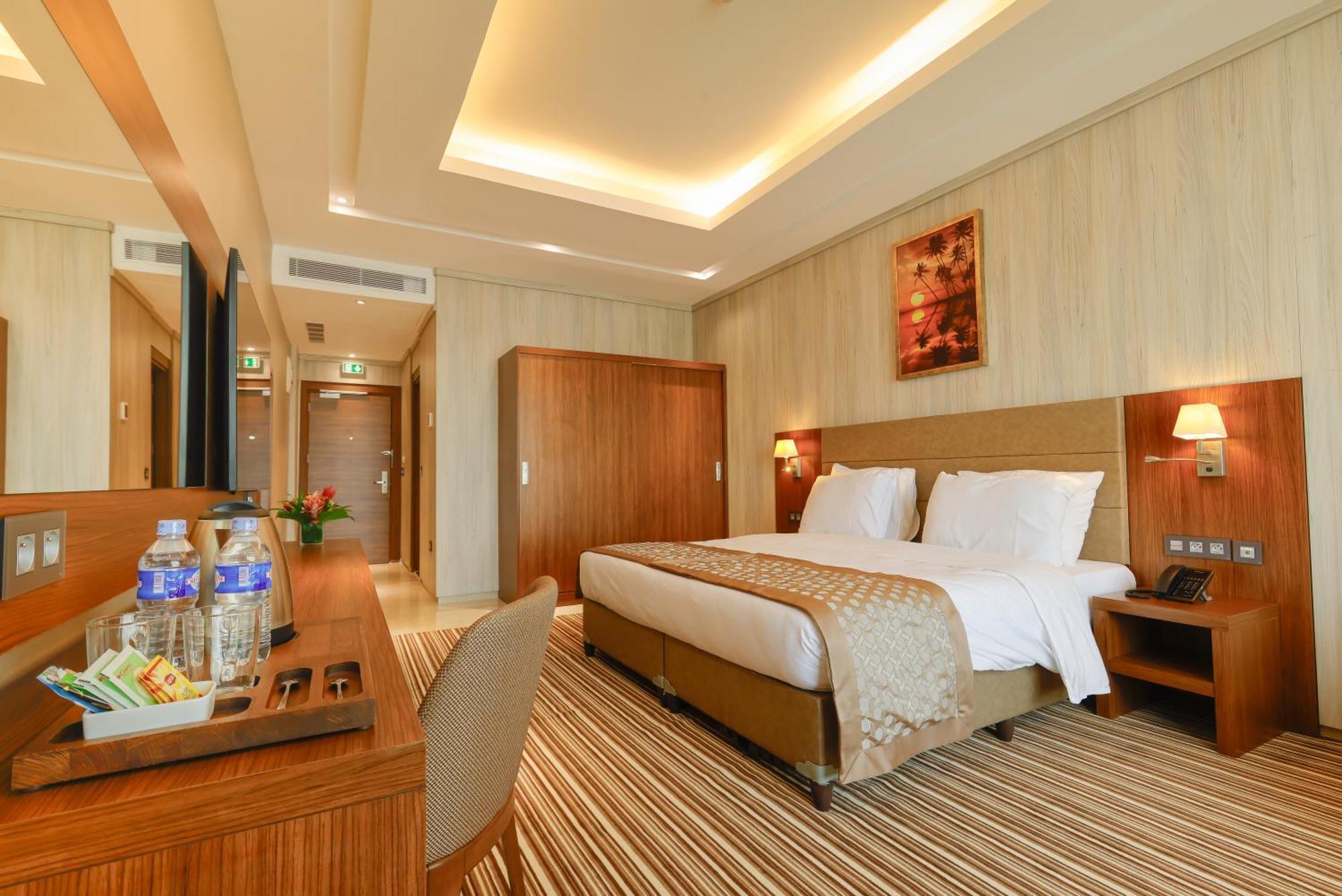 Byblos Hotel Abidjan Buitenkant foto