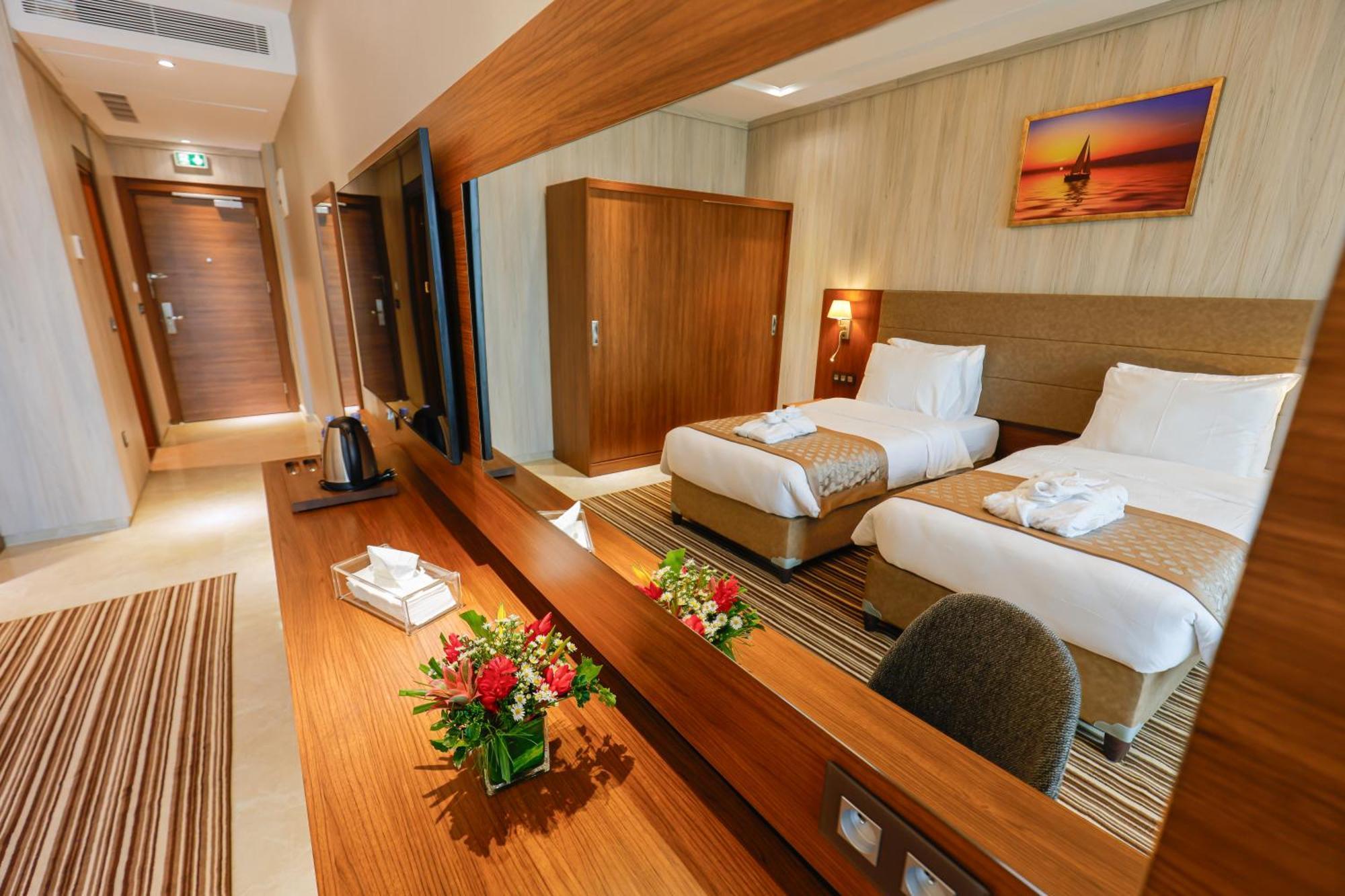 Byblos Hotel Abidjan Buitenkant foto
