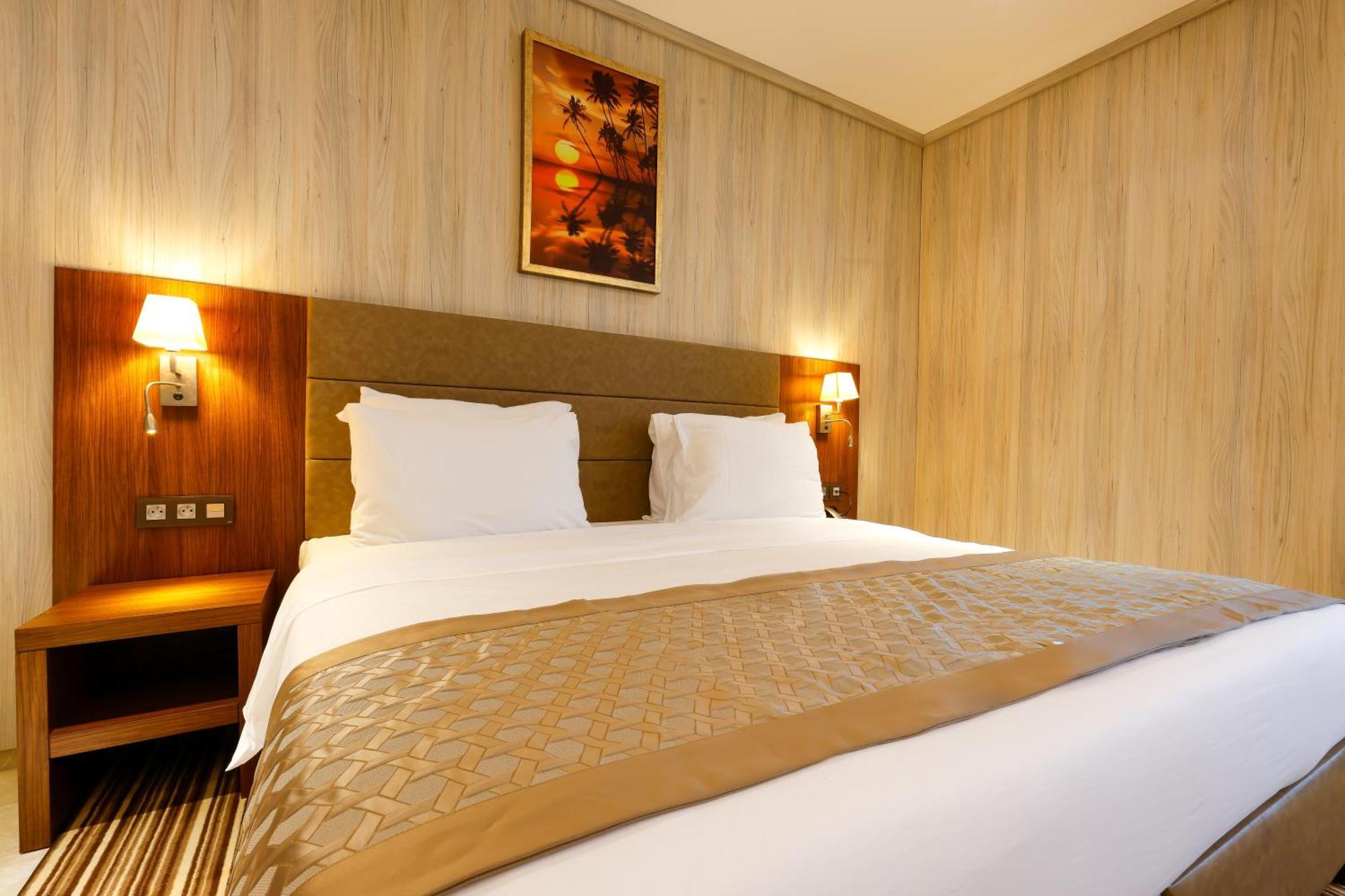Byblos Hotel Abidjan Buitenkant foto