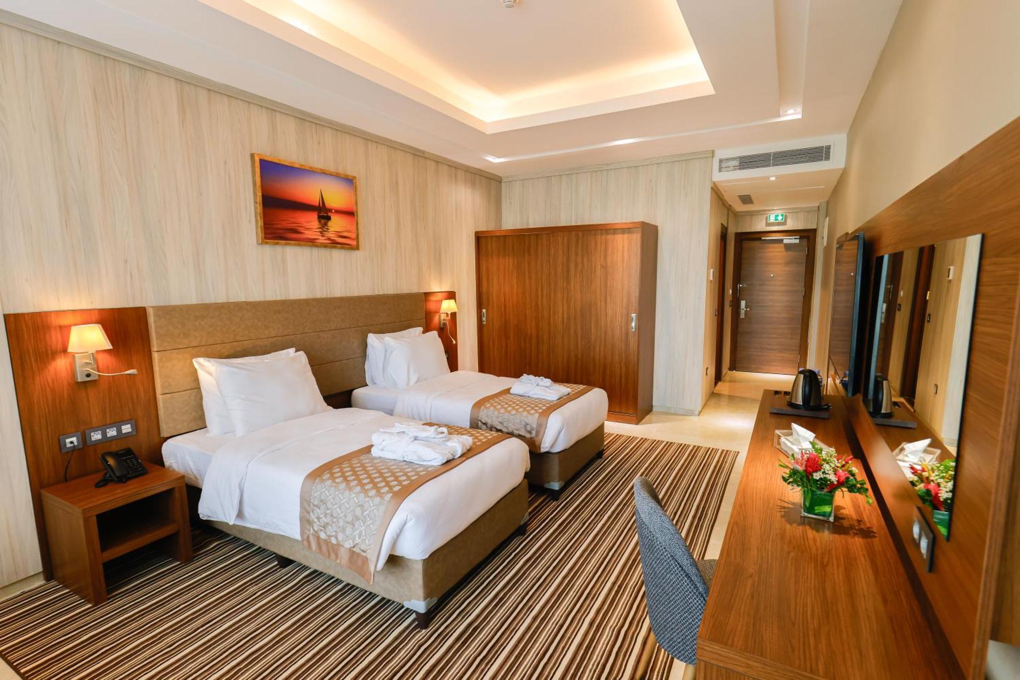 Byblos Hotel Abidjan Buitenkant foto